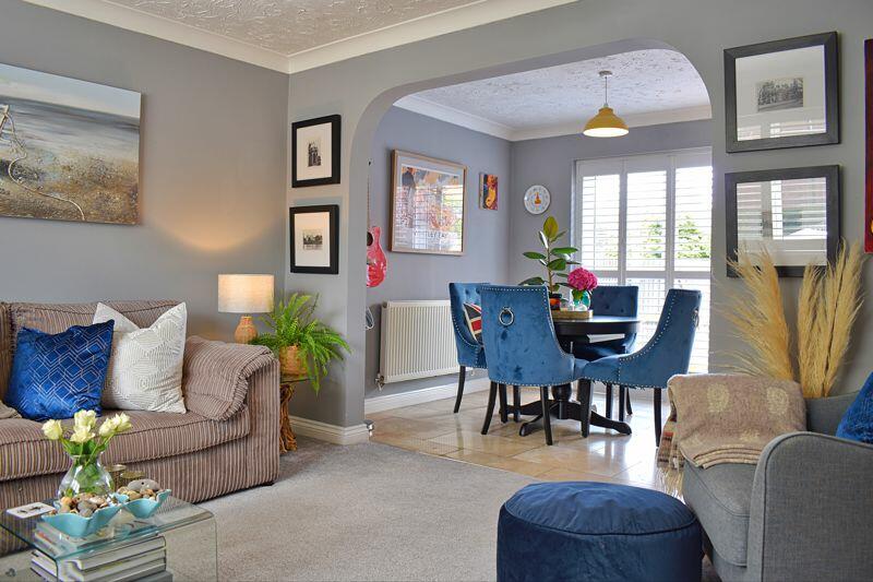 Lounge/Dining