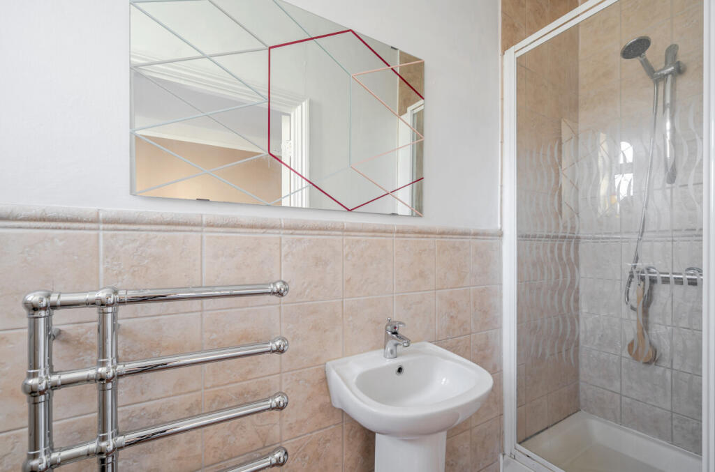 1359924-5-68d5077...