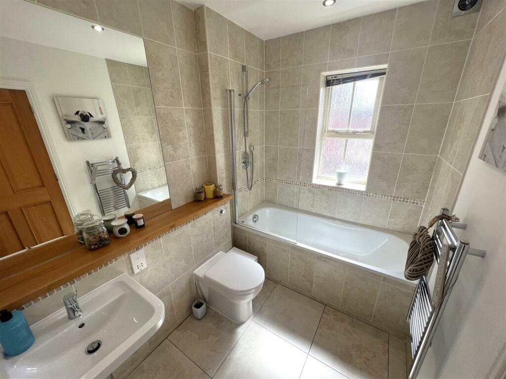 Bathroom.JPG