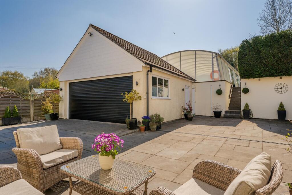 Detached Garage