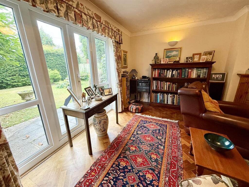 louge with French doors to garden