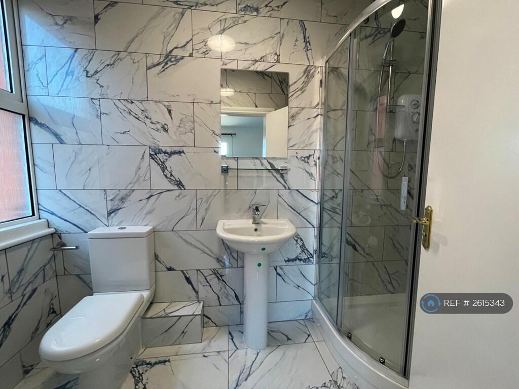 Room 3 Ensuite Bathroom