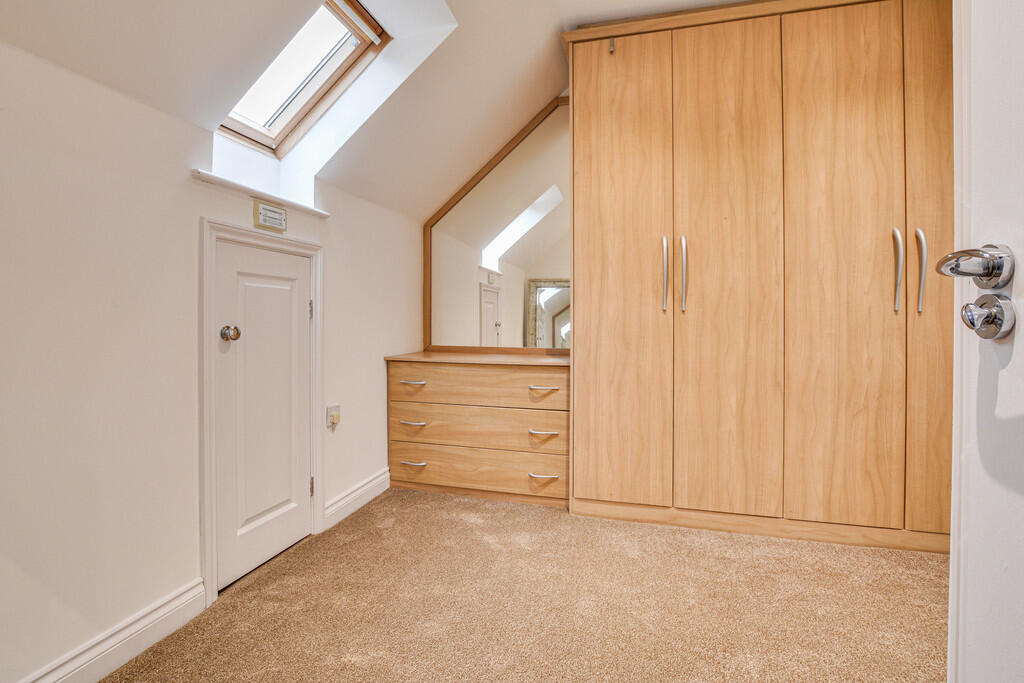 WALK-IN WARDROBE