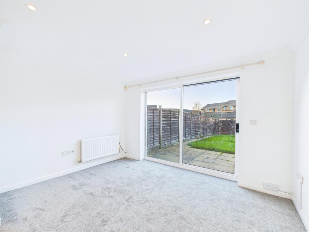 CAM01909G0-PR0430-STILL007