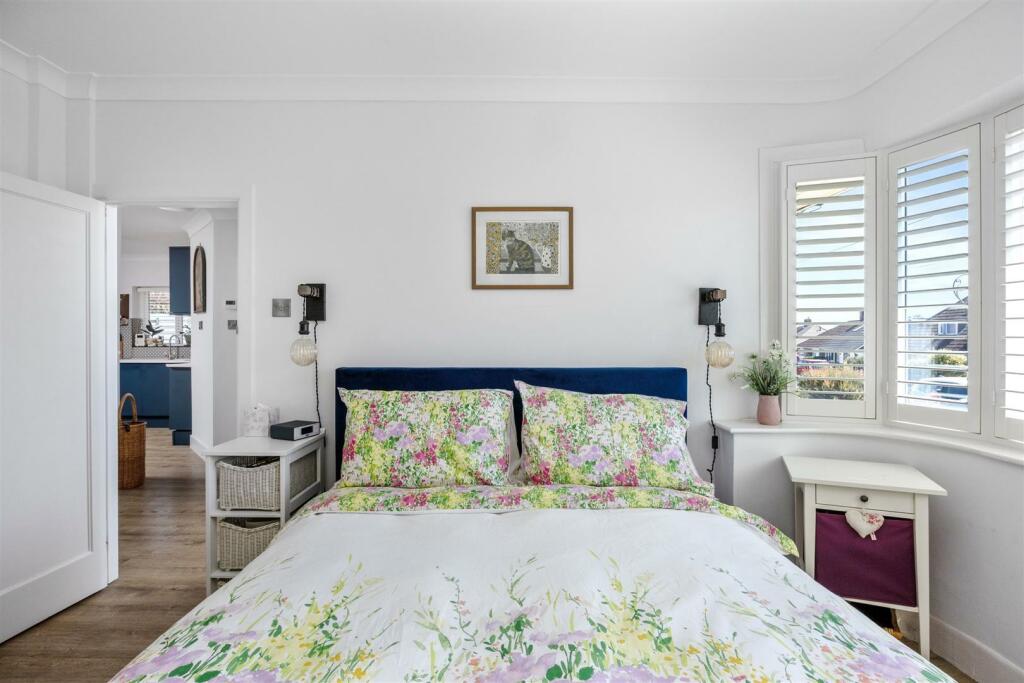 Fallowfield Crescent 60 BEDROOM FLOWERS 2.jpeg