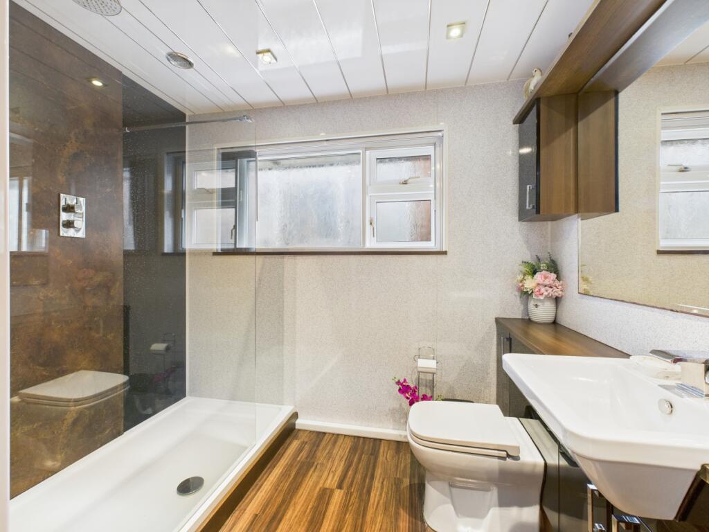 CAM03729G0-PR0020-STILL015