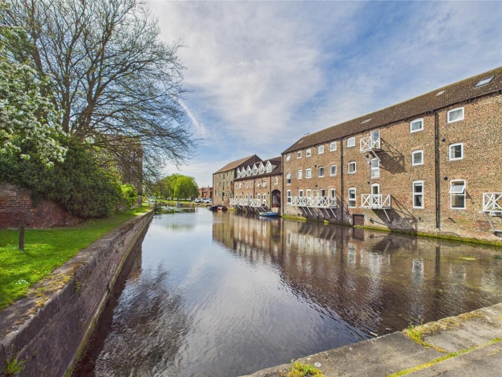 1 Bedroom First Floor Flat- For Sale