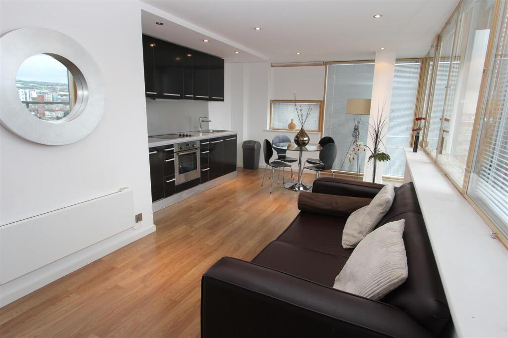 Call us now to view this 3 bedroom in SE1!