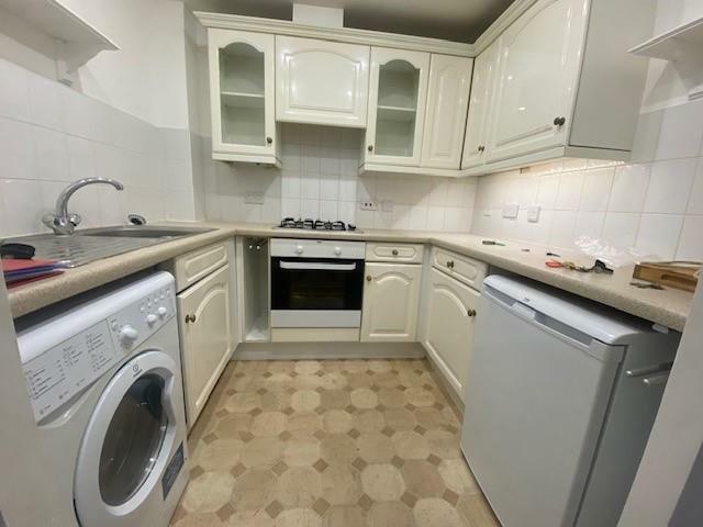 4 Clarendon House kitchen.jpg