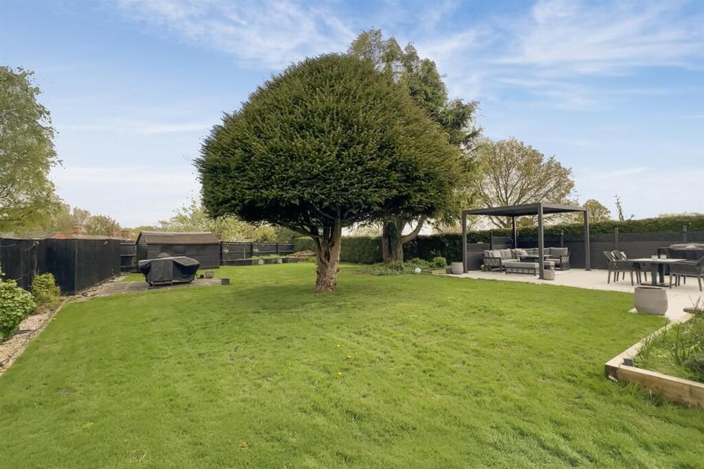 Mayfields, 1 Manor Close