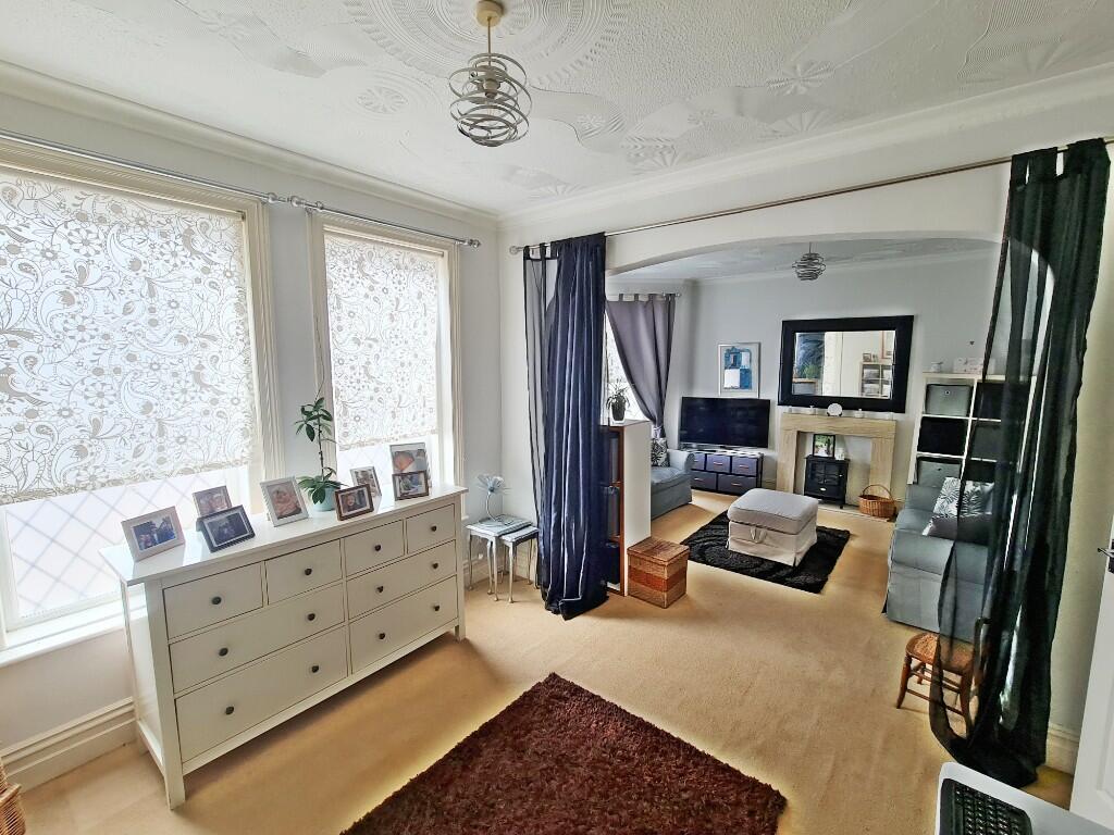 Lounge &amp; Dining Room