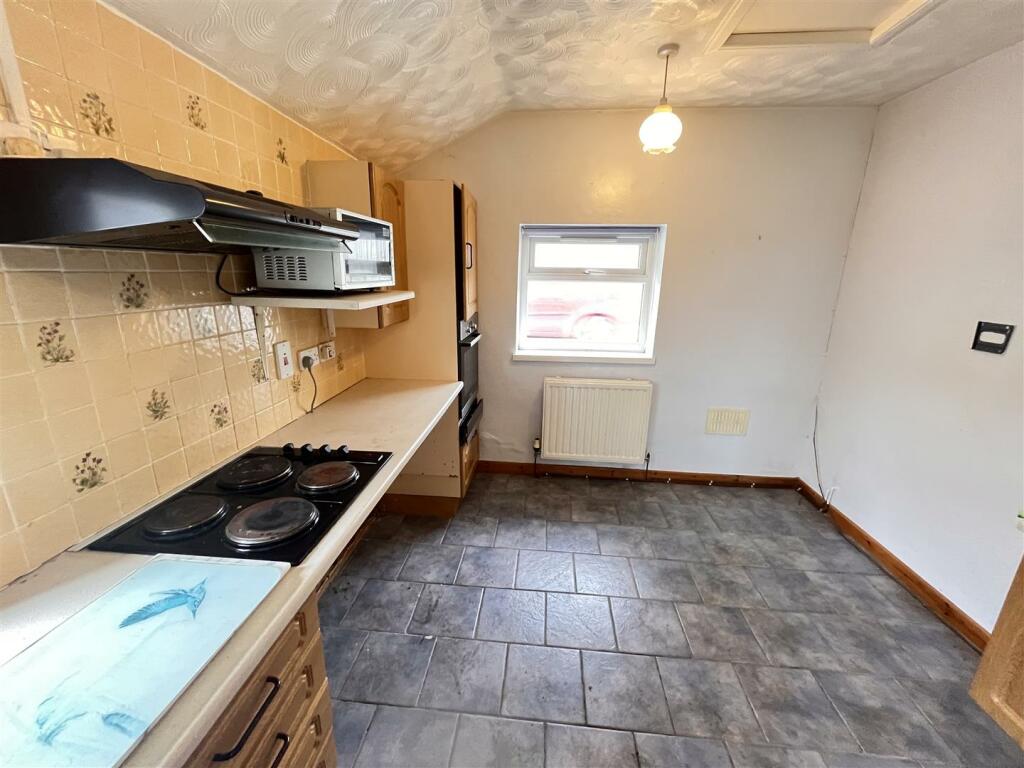 kitchen 2.JPG