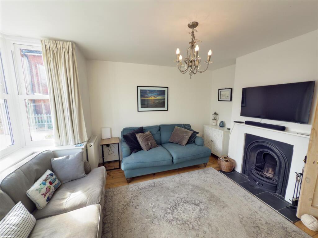 Living Room 2.jpg