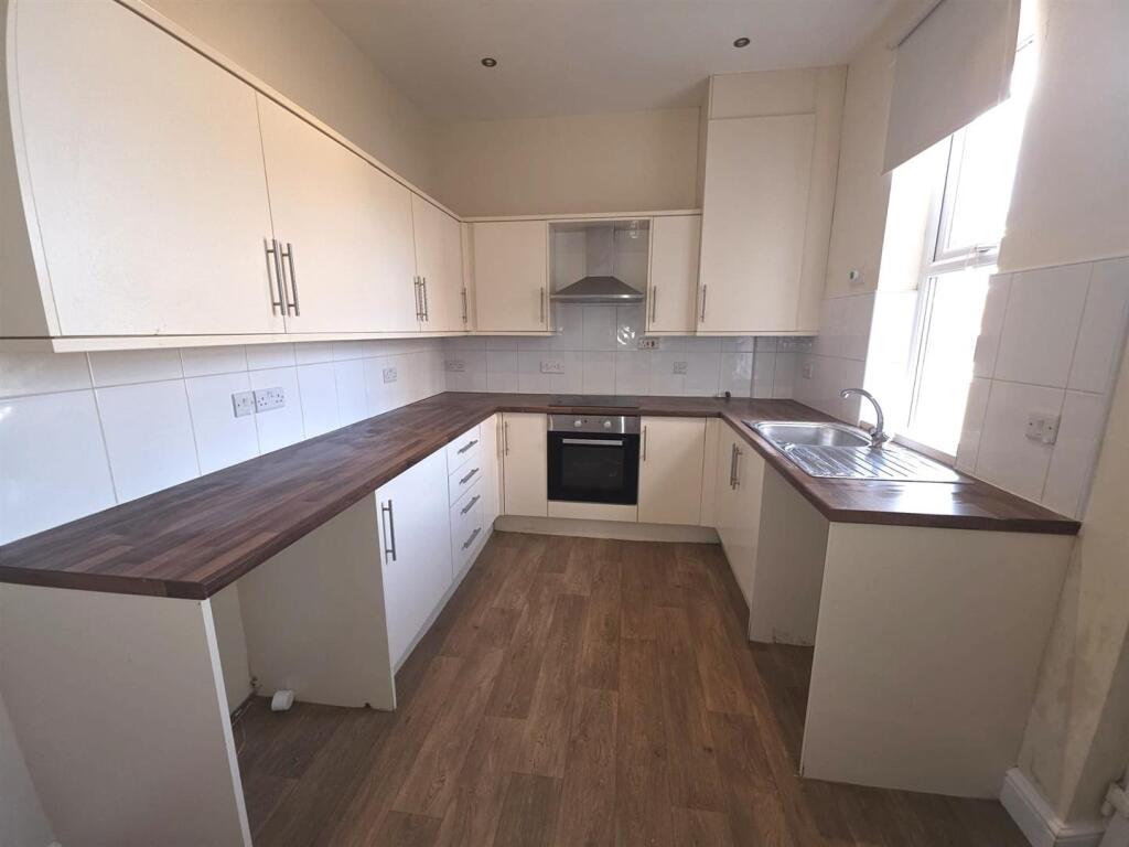 Kitchen x2.jpg