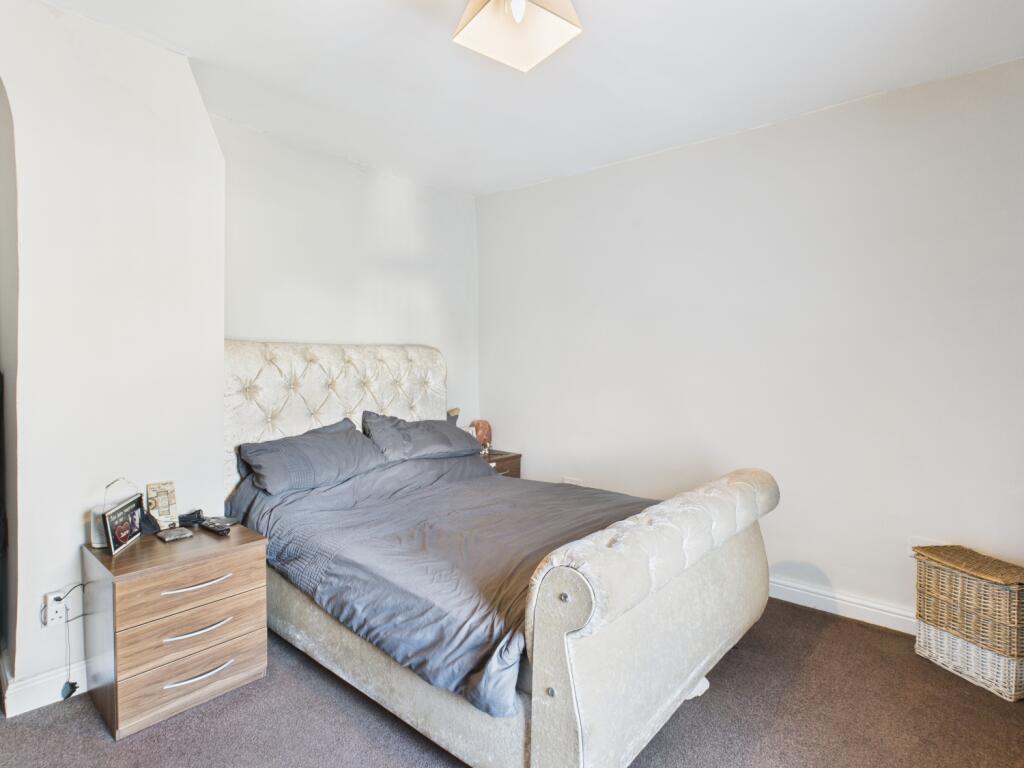 CAM03729G0-PR0137-STILL037