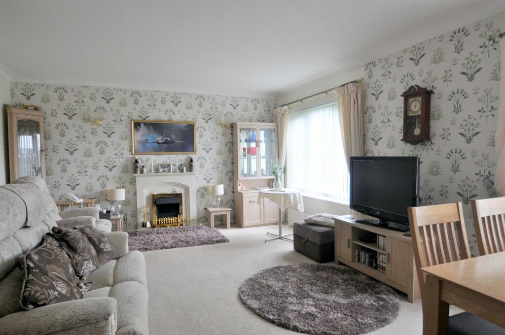 Sitting/Dining Room