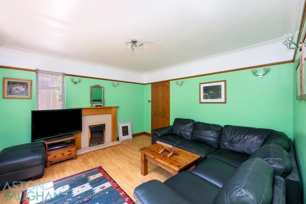 Lyminster Avenue -010.JPG