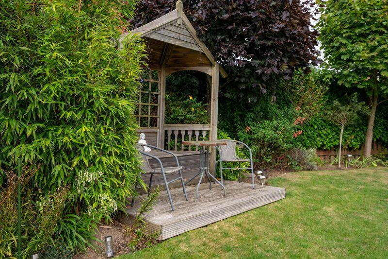 Wraparound Garden &amp; Patio 