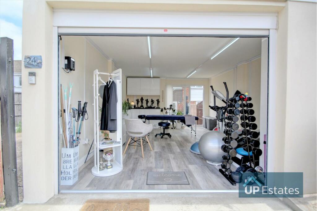 GARDEN ROOM/DOUBLE GARAGE