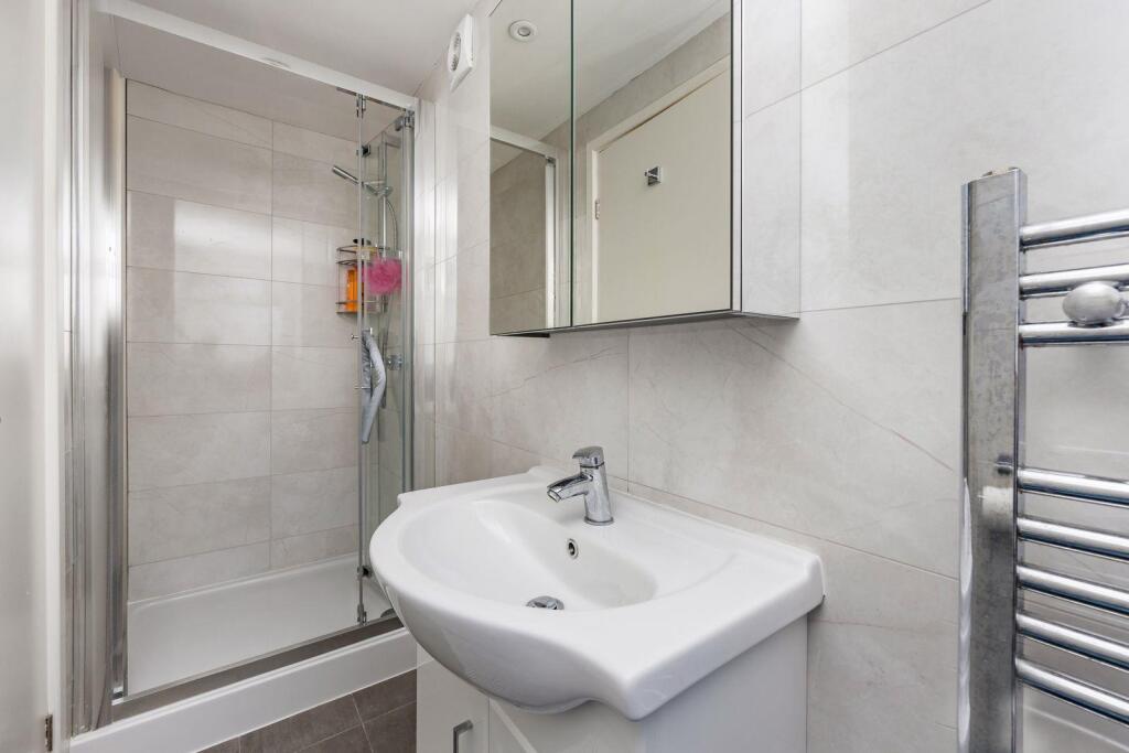 Hangleton Close 28 SHOWER ROOM.jpeg