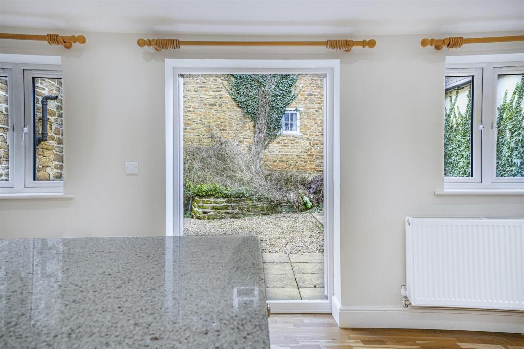 KITCHEN/BREAKFAST ROOM