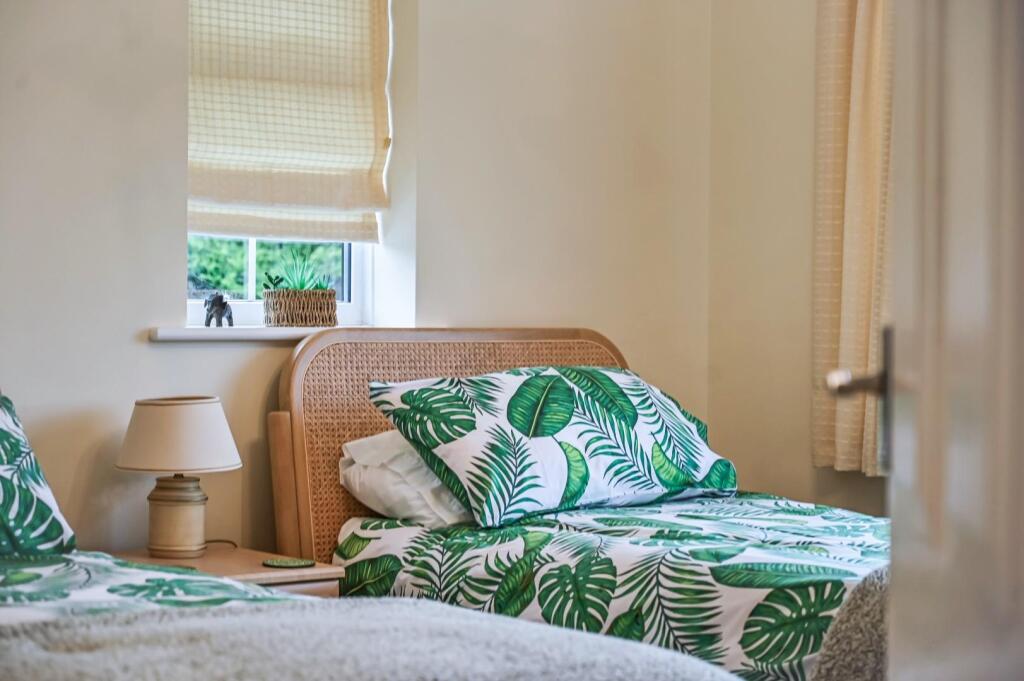 4 Church Close Ph105.jpg