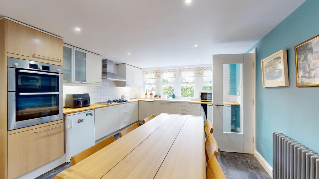 4-Old-Forge-Mews-04272025_153245