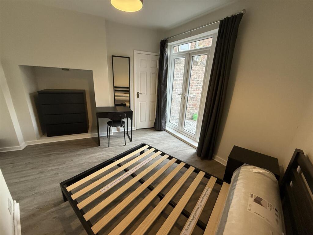 87BL.room2.JPG