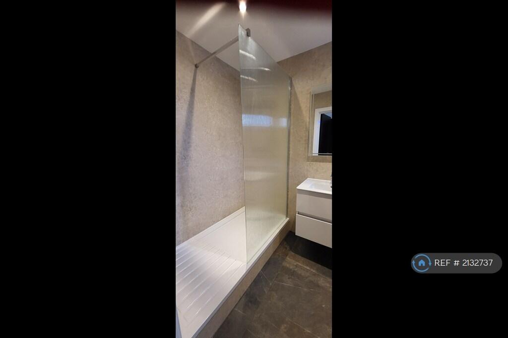 Flat 6a - Shower Room