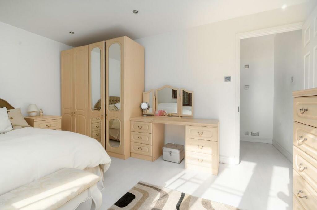 Main Bedroom - Photo 3.jpg