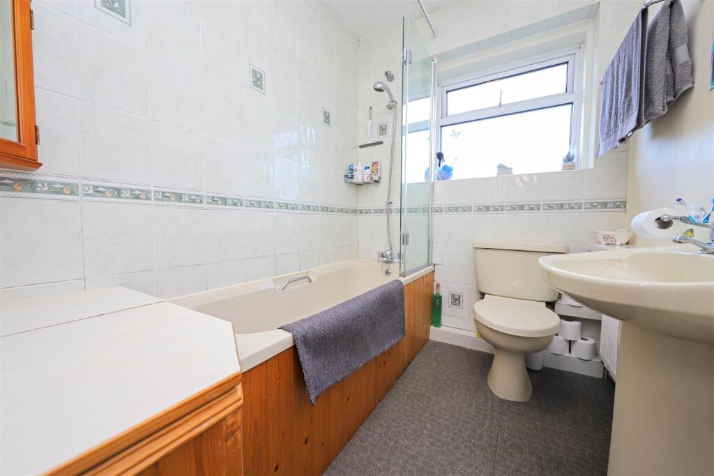 nicholas james bathroom_.jpg