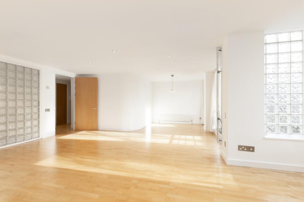 Rose Court, 8 Isl...