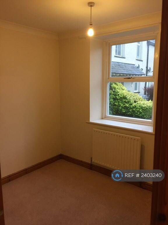 Bedroom 2 (3m x 2.8m)