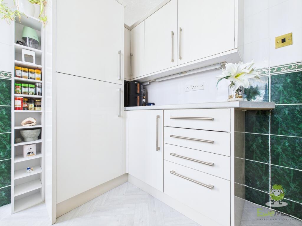 CAM01543G0-PR0139-STILL021