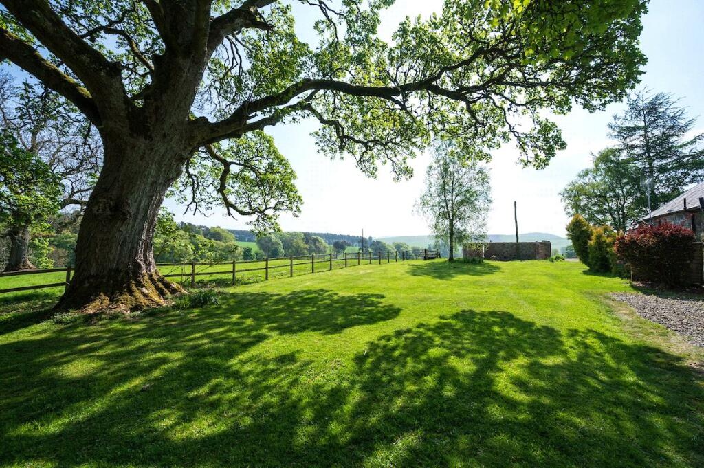 Garden &amp; Roundel
