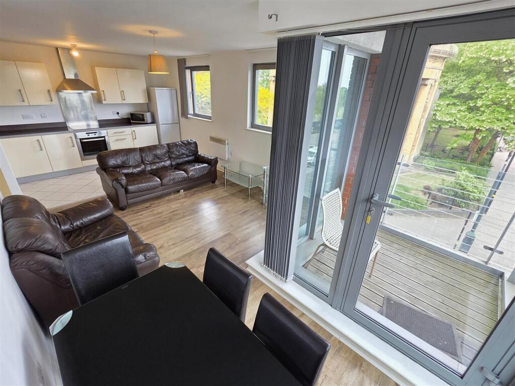Lounge/Balcony