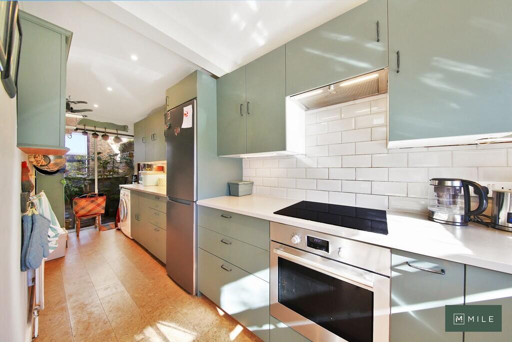 Flat A, 11 Bramst...