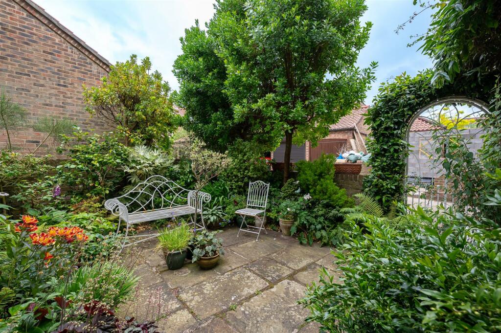GARDEN