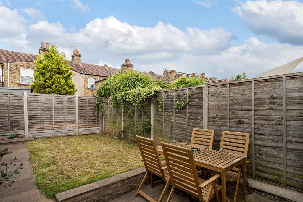 Ickworth Park Road E17
