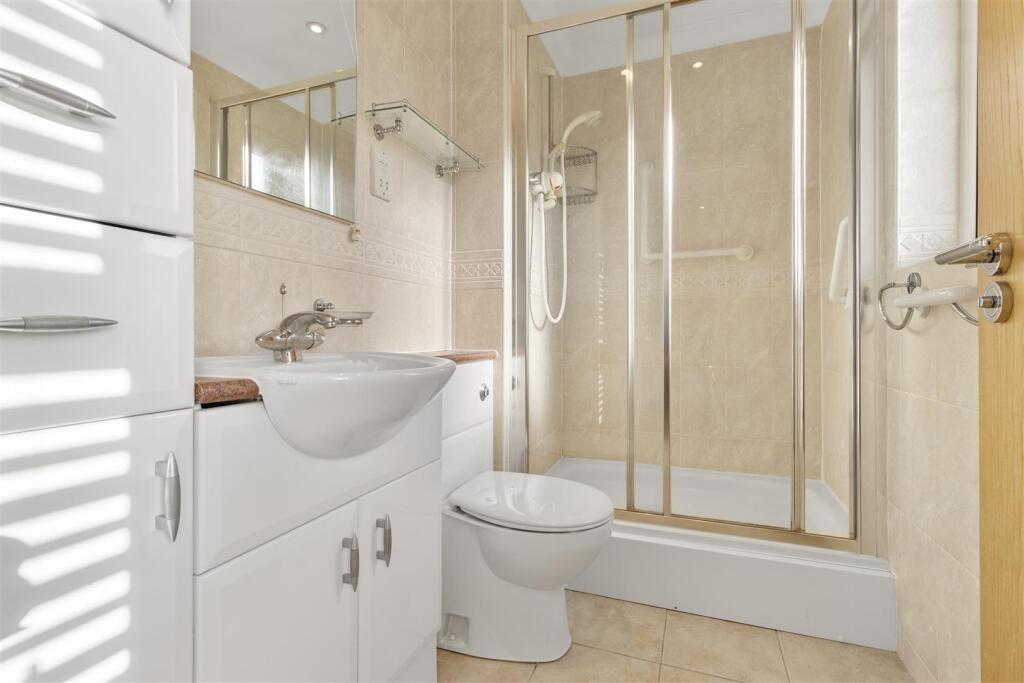 ensuite.jpg