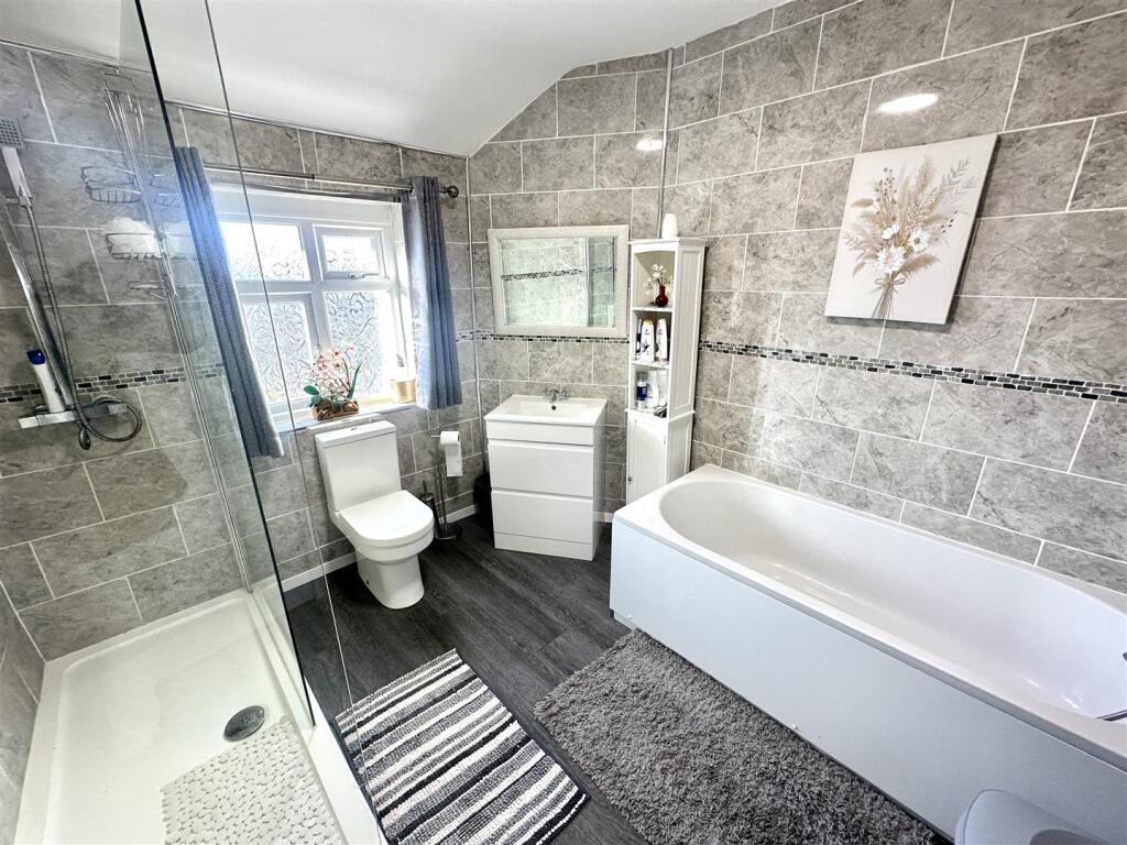 FAMILY BATHROOM