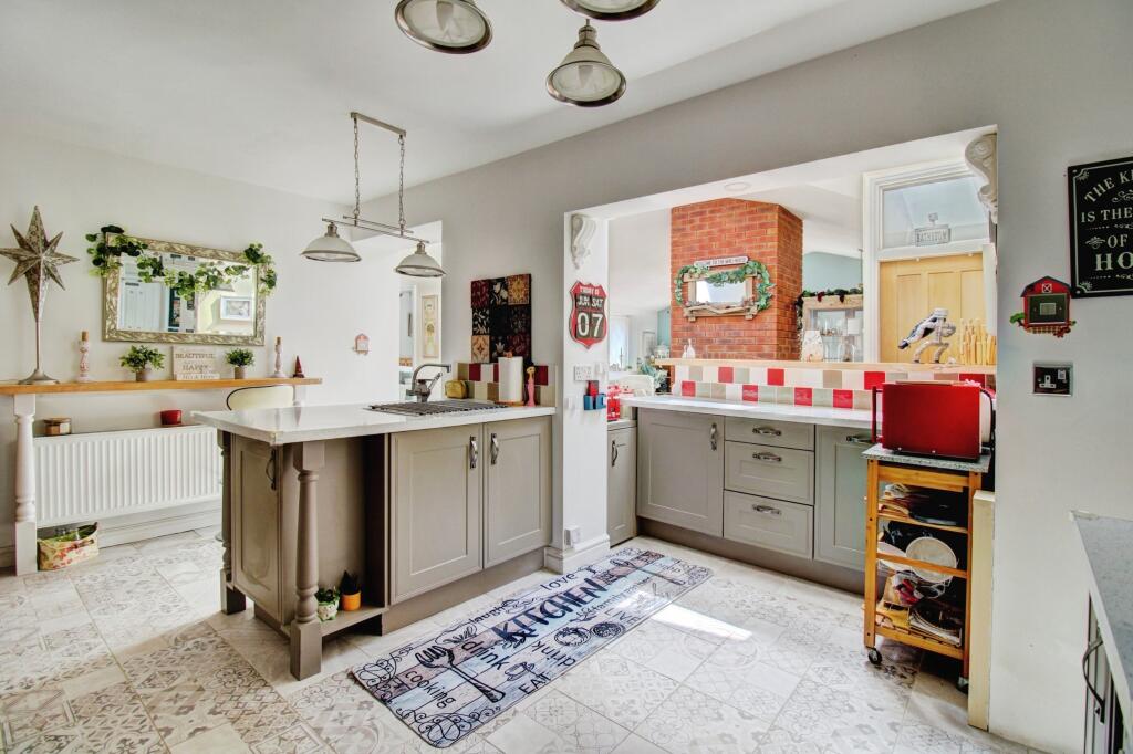 8 - Kitchen Suite