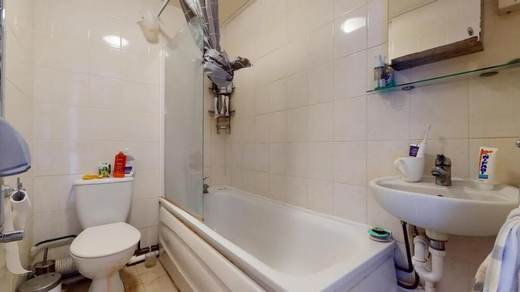 A functional bathroom featuring a full-size bat...