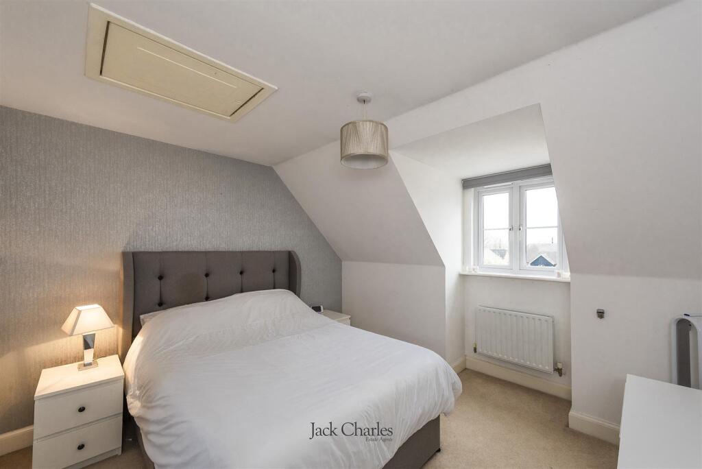 6 Dawes Close, TN9 1QX 015.jpg