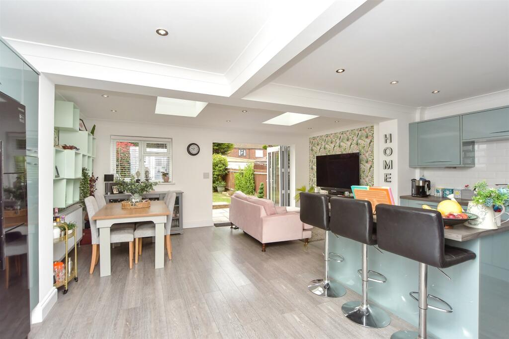 Kitchen/Breakfast Area