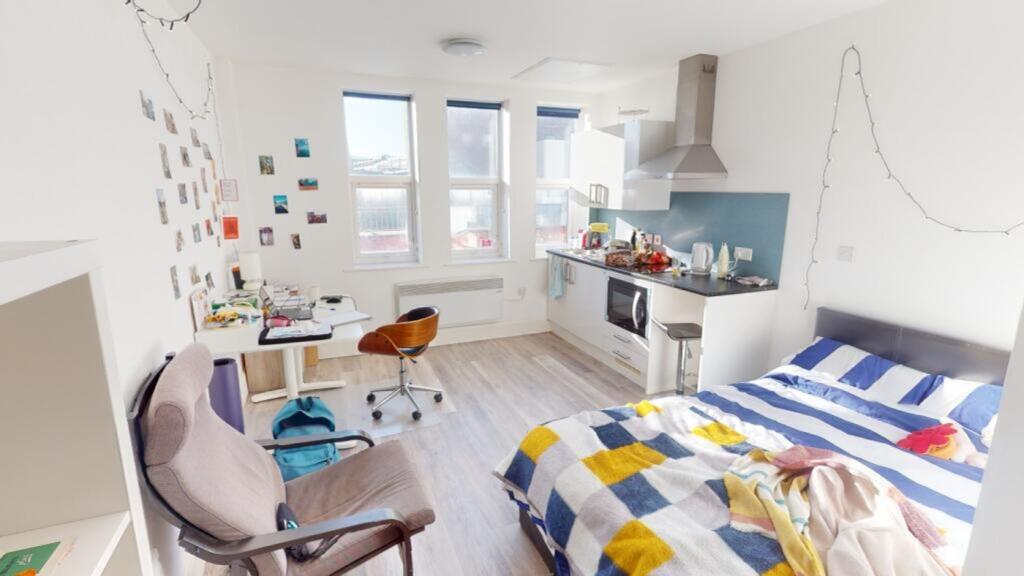 This vibrant double bedroom features a cozy lay...