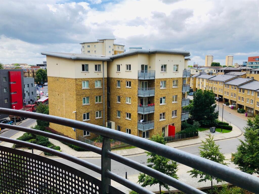 2 bed 2 bath for rent in Bow, E3