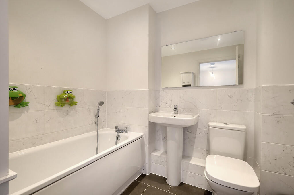 70 Kingfisher str...