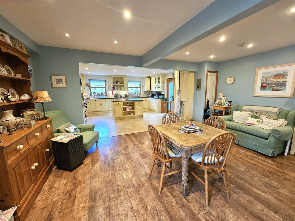 Dining Room.jpg