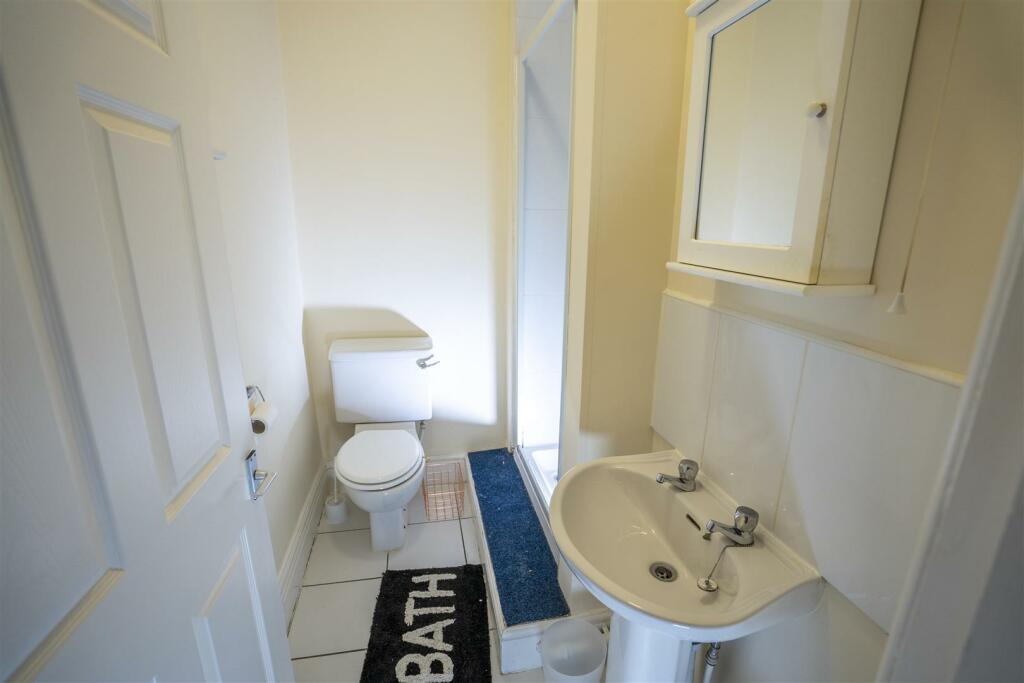 Bathroom3.jpg